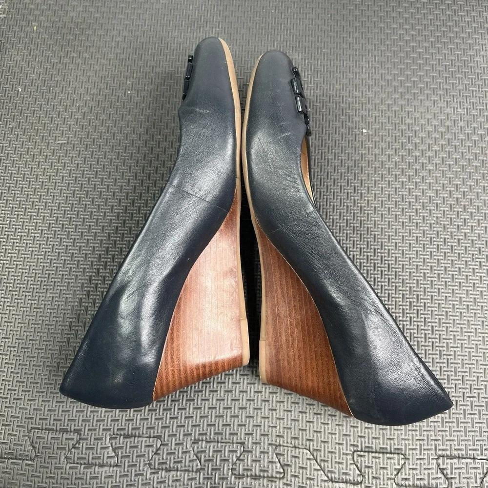 Tory Burch Blue Leather Wedge Pumps Logo‎ Medallion Size 9.5M Classic Work